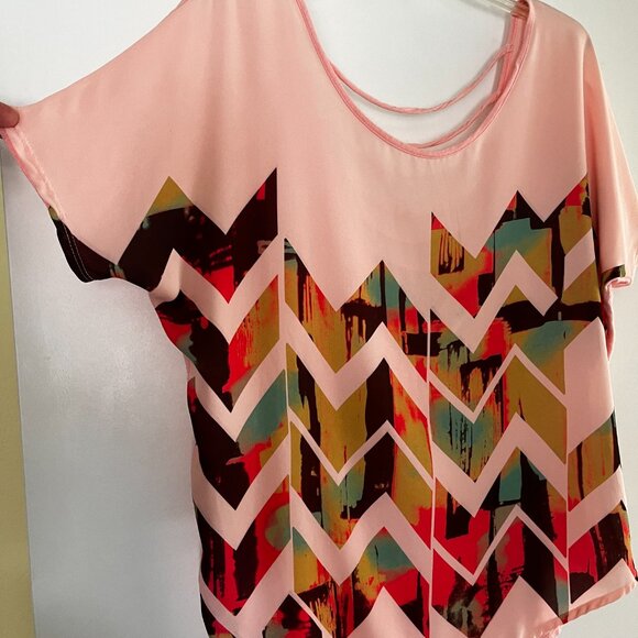 Buckle Day Trip Geometric Print Top in Peach ~ Womens Large - Picture 4 of 6